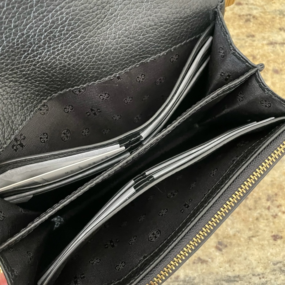 New Tory Burch crossbody/ wallet inside ๐ค - Picture 8 of 9